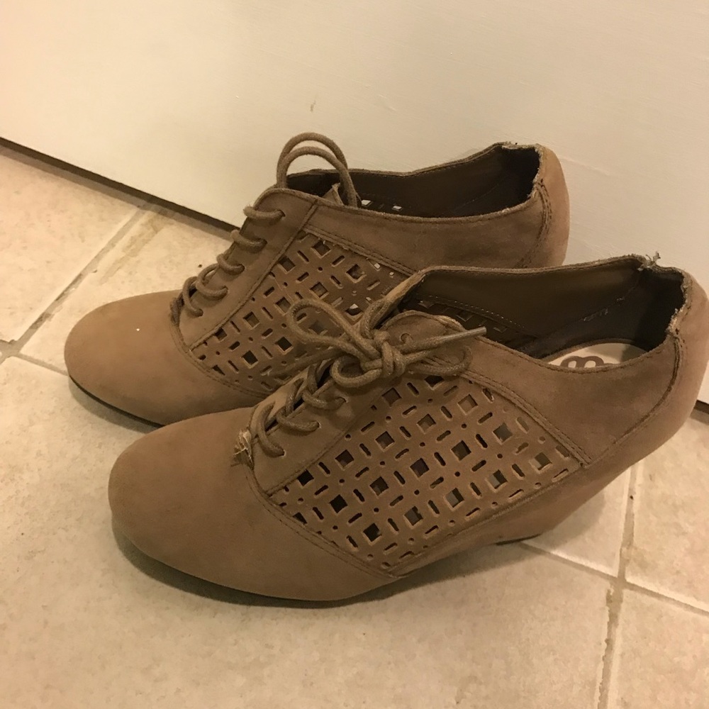 Tan heels
